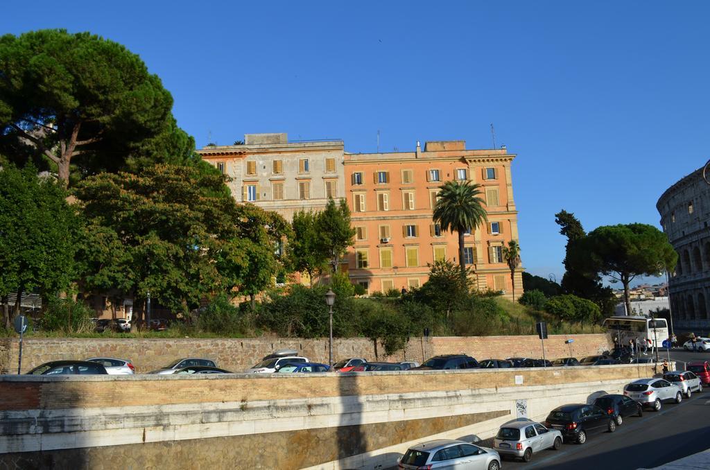 Domus Chiara Al Colosseo Róma Kültér fotó