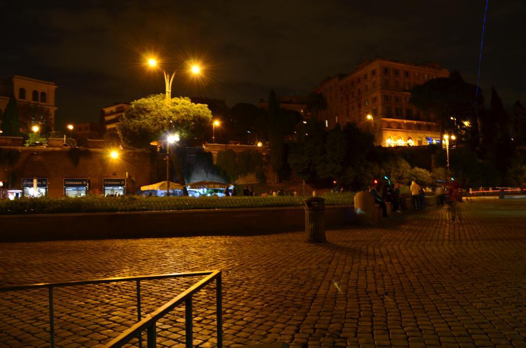 Domus Chiara Al Colosseo Róma Kültér fotó